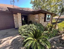 1813 23rd Place — La Hacienda