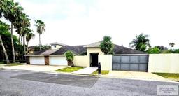 14 Langan St — MEDIA LUNA ESTATES
