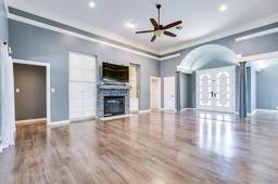 1001 Avondale Avenue — Bluffs