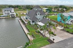 28 Front St, Rockport, TX 78382