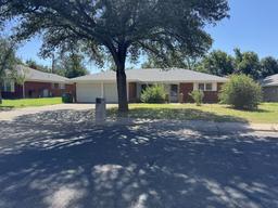 264 Westwood Drive — Westgate Park