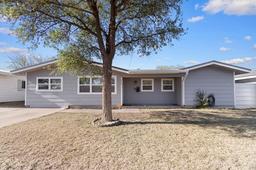 3721 Crestview Dr — Windsor Heights