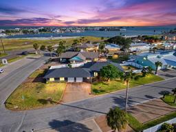 2211 Cape Ann St — Harbor Oaks