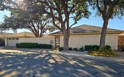 903 Shirley Ct — Highland Park Townhouses