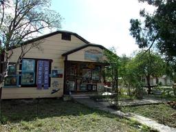 700 Doherty Avenue — Mission Original Townsite