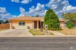 102 Inwood Drive — Metcalfe Heights