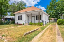 204 Davis St — Davis