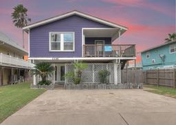 1116 S Station St — Mustang Manor