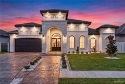 1624 S Queen Street — Brentwood Manor
