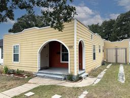 629 W Yoakum — Aransas Townsite