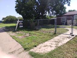 8 W Avenue P — Fort Concho