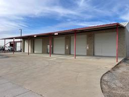 8444 W University Blvd — Town & Country